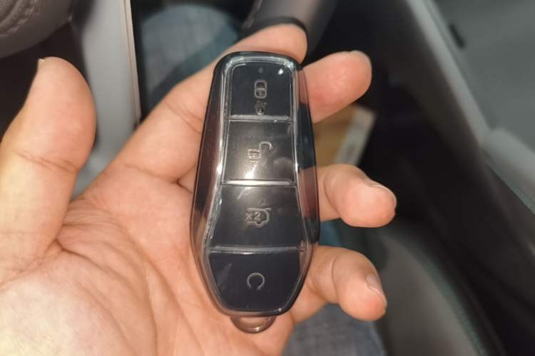 Used BYD Qin L 2025 DM-i Smart Drive 80KM Leading Model Vehicle Key