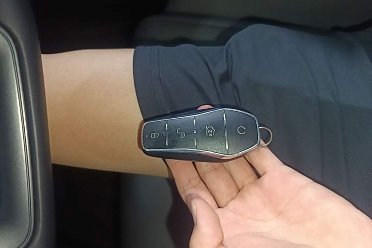 Used BYD Qin L 2025 DM-i Smart Drive 80KM Leading Model Vehicle Key