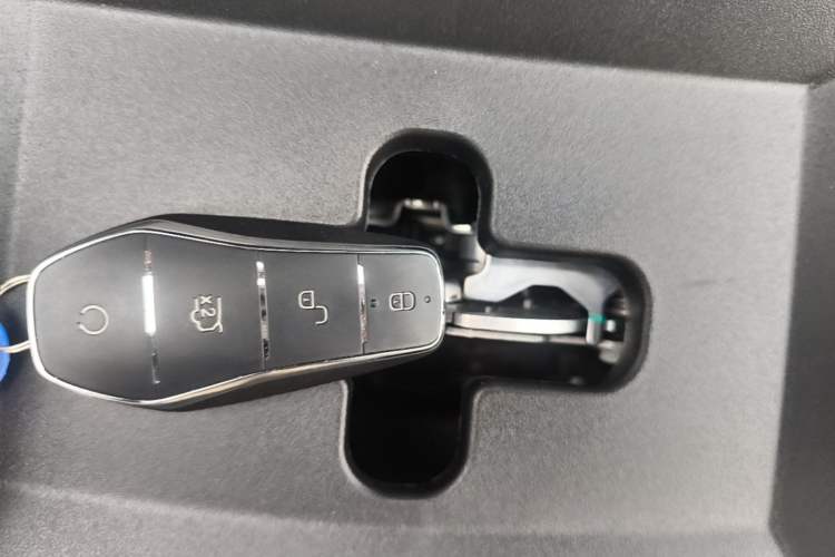 Used BYD Qin L 2025 DM-i Smart Drive 80KM Leading Model Vehicle Key