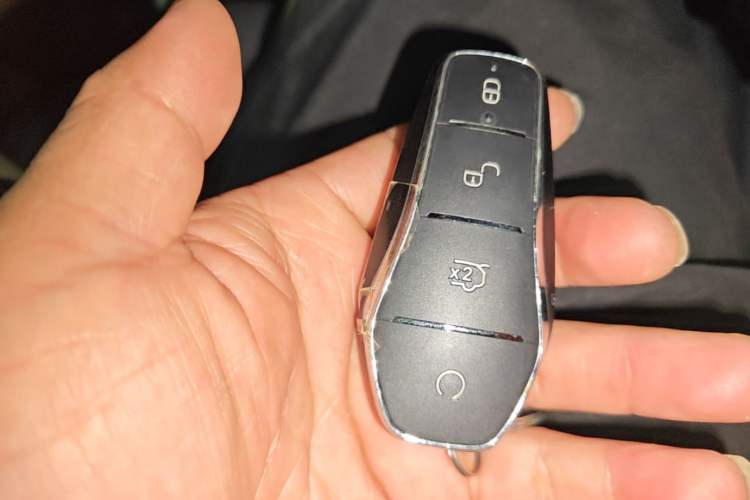 Used BYD Qin L 2025 DM-i Smart Drive 120KM Superior Model Vehicle Key