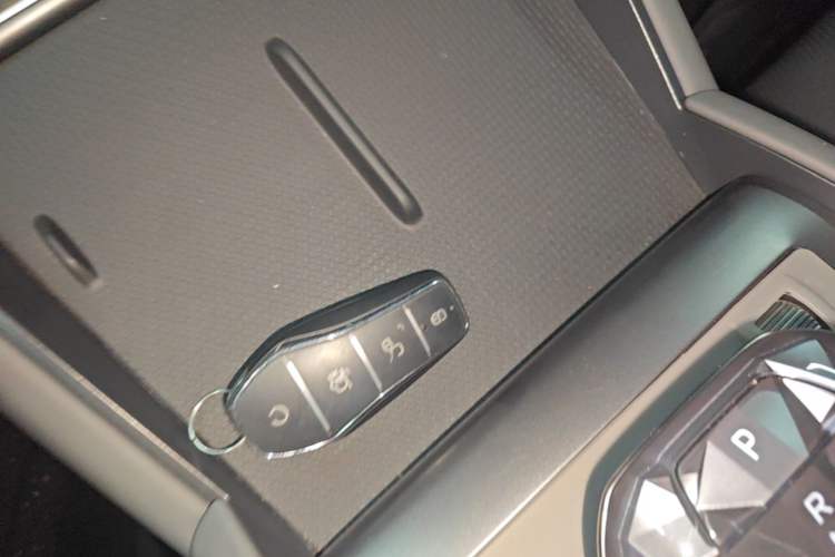 Used BYD Qin L 2025 DM-i Smart Drive 80KM Superior Model Vehicle Key