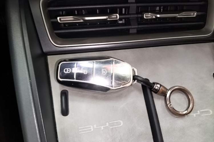 Used BYD Qin L 2025 DM-i Smart Drive 80KM Leading Model Vehicle Key