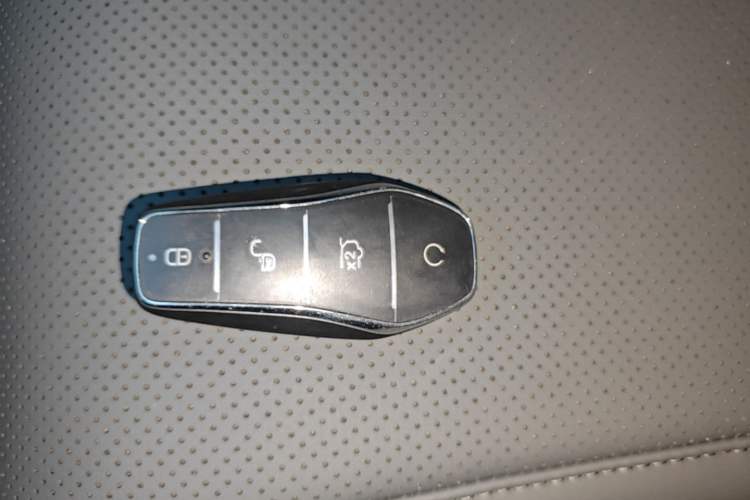 Used BYD Qin L 2025 DM-i Smart Drive 80KM Leading Model Vehicle Key