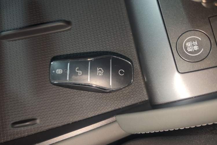 Used BYD Qin L 2025 DM-i Smart Drive 120KM Leading Model Vehicle Key