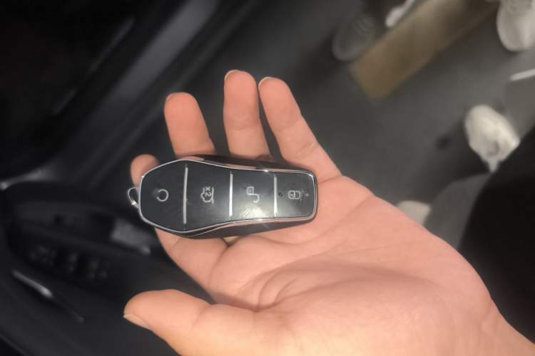 Used BYD Qin L 2025 DM-i Smart Drive 80KM Leading Model Vehicle Key