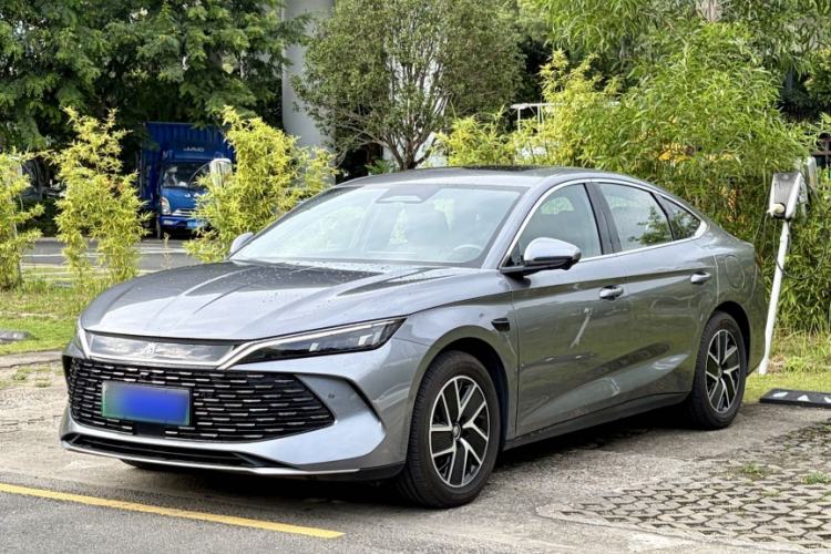 BYD Qin L 2025 DM-i Smart Drive 120KM Leading Model