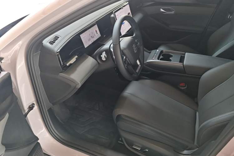 Used BYD Qin L 2025 EV 470KM Leading Edition Driver Seat