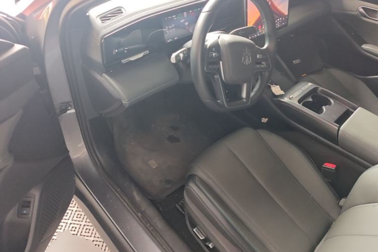 Used BYD Qin L 2025 EV 545KM Beyond Version Driver Seat