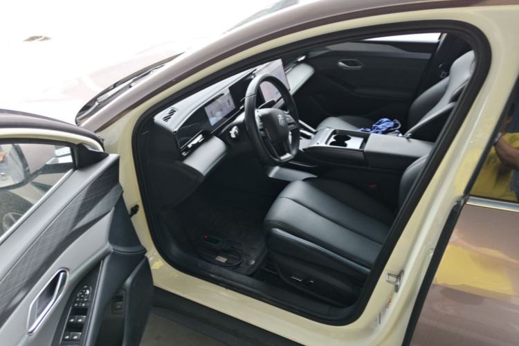 Used BYD Qin L 2025 EV 545KM Beyond Version Driver Seat