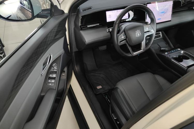 Used BYD Qin L 2025 EV 545KM Beyond Version Driver Seat