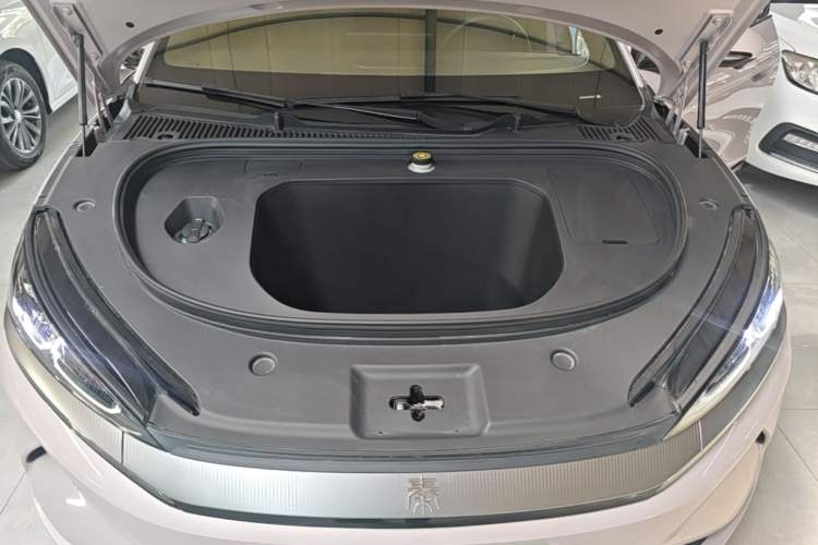 Used BYD Qin L 2025 EV 470KM Leading Edition Engine Bay