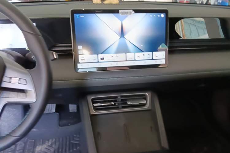 Used BYD Qin L 2025 EV 470KM Leading Edition Audio And AC Panel