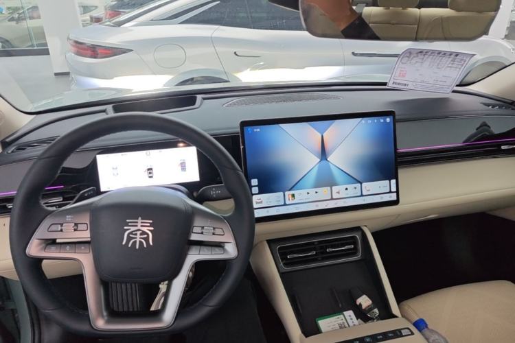 Used BYD Qin L 2025 EV 545KM Cloud Suspension Edition Center Console