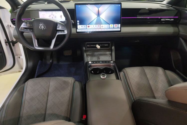 Used BYD Qin L 2025 EV 545KM Excellence Edition Center Console