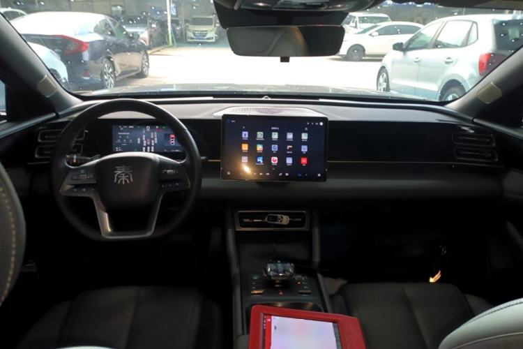 Used BYD Qin L 2025 DM-i Smart Drive 80KM Superior Model Center Console