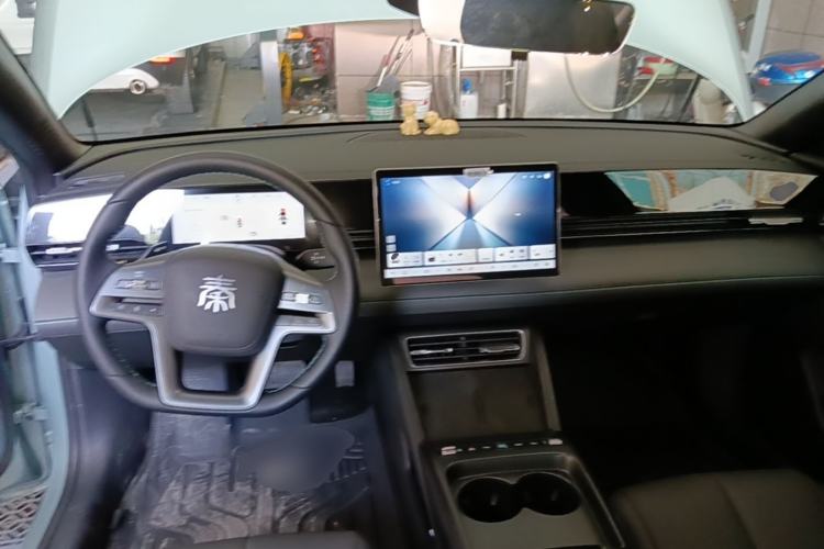 Used BYD Qin L 2025 EV 470KM Leading Edition Center Console