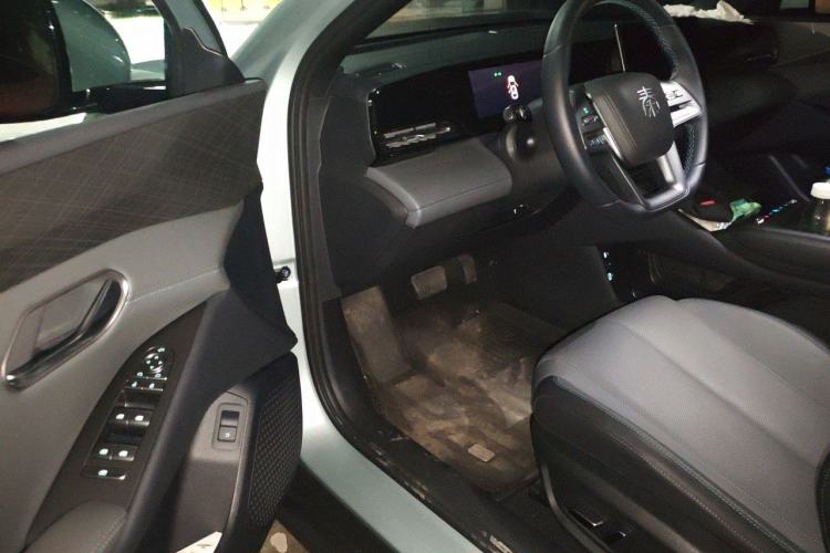 Used BYD Qin L 2025 EV 545KM Beyond Version Driver Seat