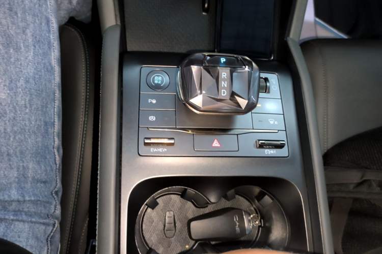 Used BYD Qin L 2025 DM-i Smart Drive 80KM Superior Model Gear Lever