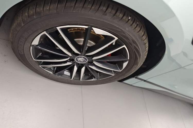 Used BYD Qin L 2025 EV 545KM Cloud Suspension Edition Left Front Wheel Hub