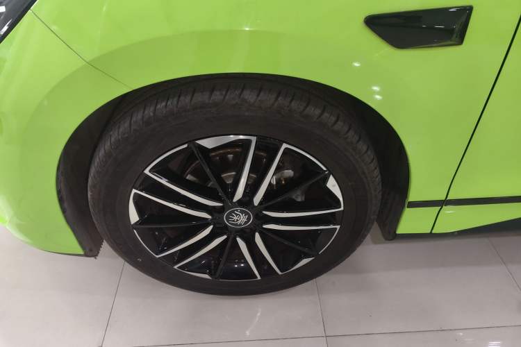Used BYD Qin L 2025 EV 545KM Excellence Edition Left Front Wheel Hub