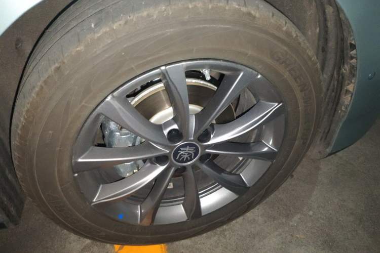 Used BYD Qin L 2025 EV 545KM Beyond Version Right Front Wheel Hub