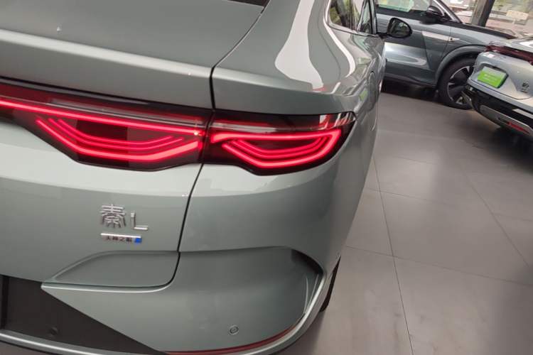 Used BYD Qin L 2025 EV 545KM Cloud Suspension Edition Right Rear Taillight