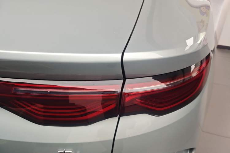 Used BYD Qin L 2025 EV 545KM Cloud Suspension Edition Right Rear Taillight