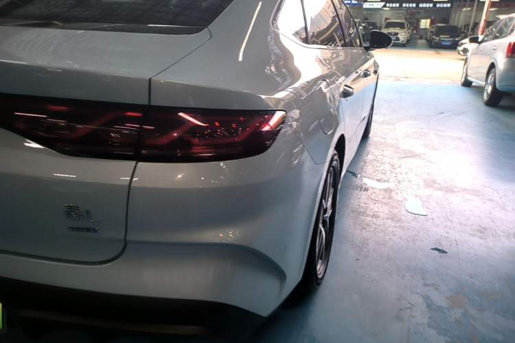 Used BYD Qin L 2025 DM-i Smart Drive 80KM Superior Model Right Rear Taillight