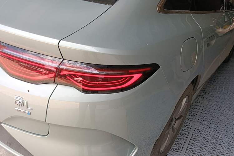 Used BYD Qin L 2025 EV 470KM Leading Edition Right Rear Taillight