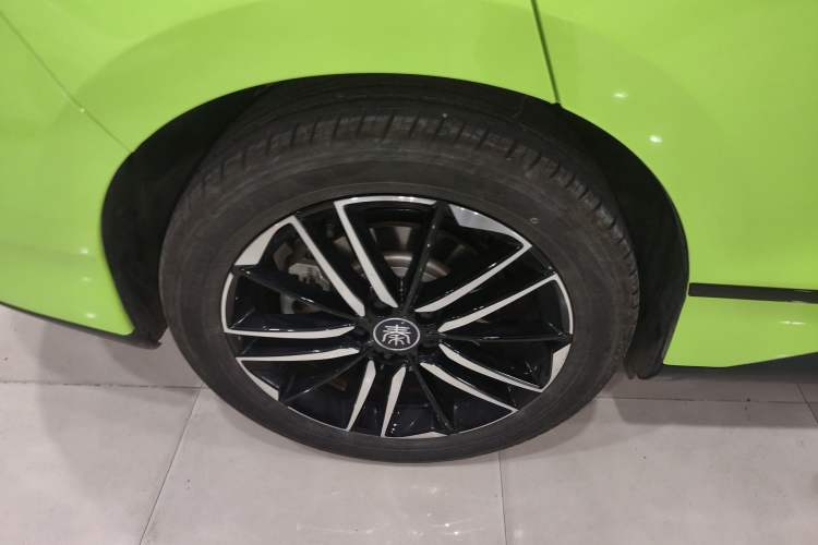 Used BYD Qin L 2025 EV 545KM Excellence Edition Right Rear Wheel Hub