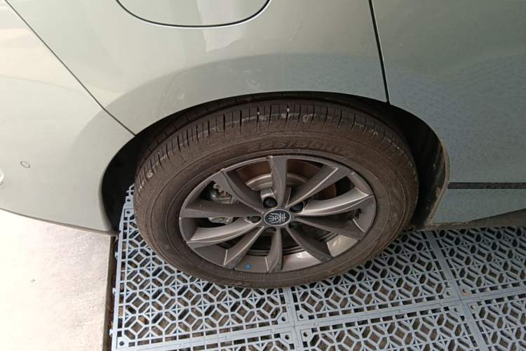 Used BYD Qin L 2025 EV 470KM Leading Edition Right Rear Wheel Hub