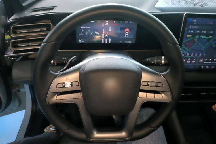 Used BYD Qin L 2025 DM-i Smart Drive 80KM Superior Model Steering Wheel