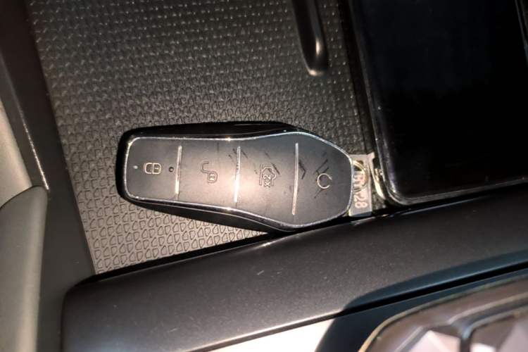 Used BYD Qin L 2025 DM-i Smart Drive 80KM Superior Model Vehicle Key