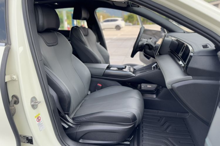 Used BYD Qin L 2025 EV 470KM Leading Edition Interior 1