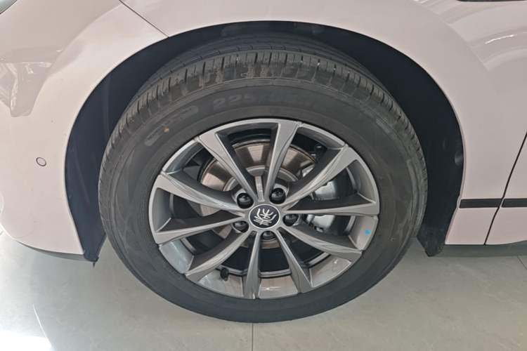 Used BYD Qin L 2025 EV 470KM Leading Edition Left Front Wheel Hub