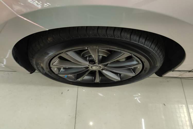 Used BYD Qin L 2025 EV 545KM Beyond Version Left Front Wheel Hub