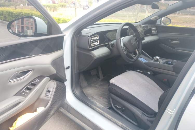 Used BYD Qin L 2025 DM-i Smart Drive 80KM Superior Model Driver Seat
