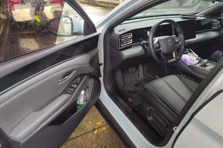 Used BYD Qin L 2025 DM-i Smart Drive 80KM Leading Model Driver Seat