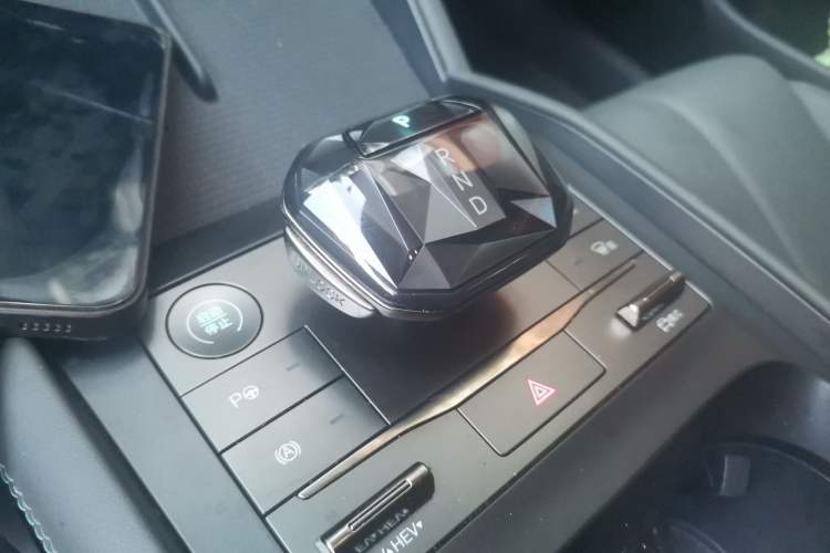 Used BYD Qin L 2025 DM-i Smart Drive 120KM Leading Model Gear Lever