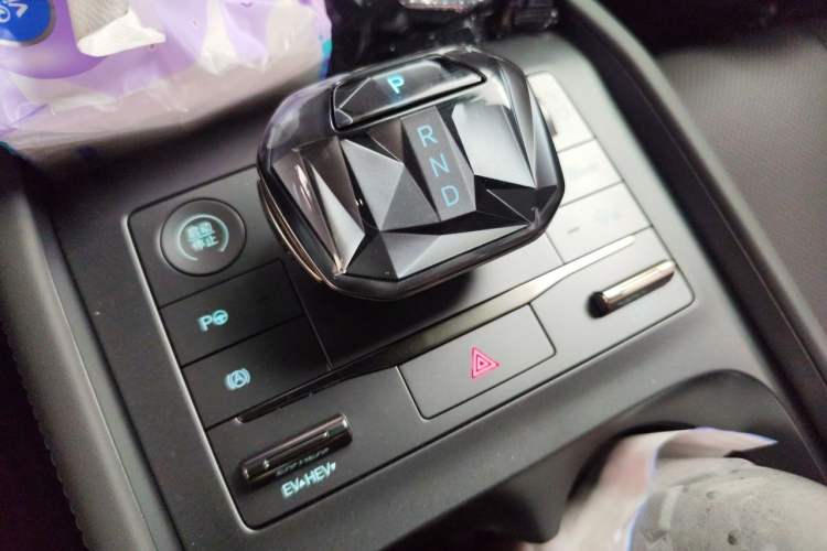 Used BYD Qin L 2025 DM-i Smart Drive 80KM Leading Model Gear Lever
