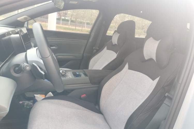 Used BYD Qin L 2025 DM-i Smart Drive 80KM Superior Model Left Front Seat