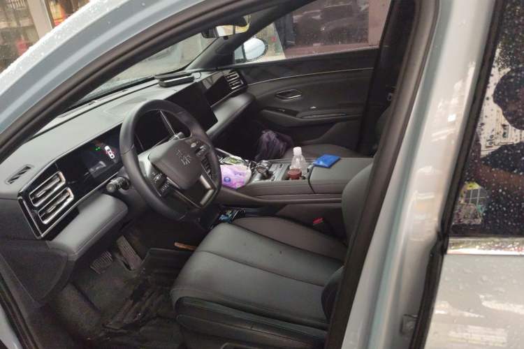Used BYD Qin L 2025 DM-i Smart Drive 80KM Leading Model Left Front Seat