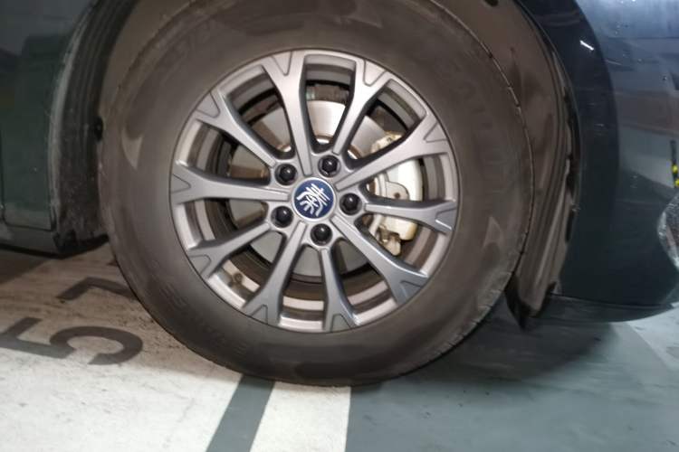 Used BYD Qin L 2025 DM-i Smart Drive 80KM Leading Model Right Front Wheel Hub