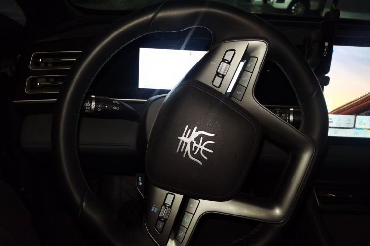 Used BYD Qin L 2025 DM-i Smart Drive 80KM Leading Model Steering Wheel