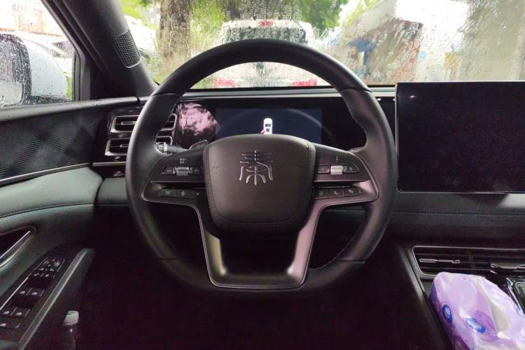 Used BYD Qin L 2025 DM-i Smart Drive 80KM Leading Model Steering Wheel