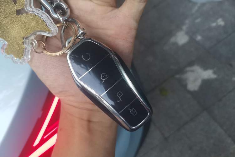 Used BYD Qin L 2025 DM-i Smart Drive 120KM Leading Model Vehicle Key