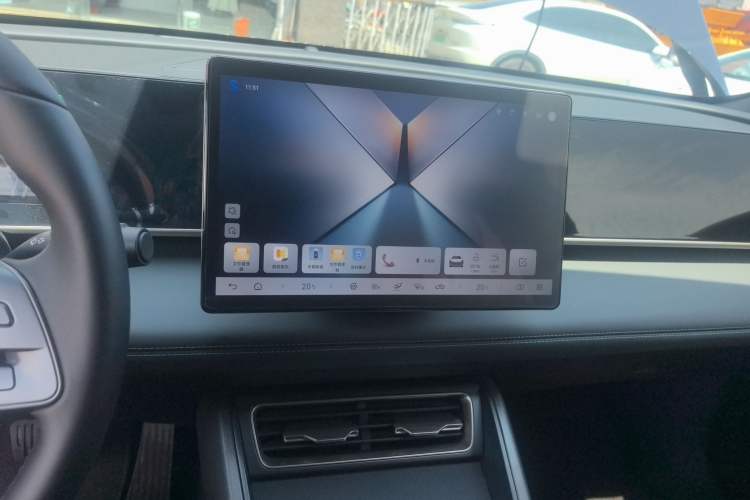 Used BYD Qin L 2025 DM-i Smart Drive 80KM Leading Model Audio And AC Panel