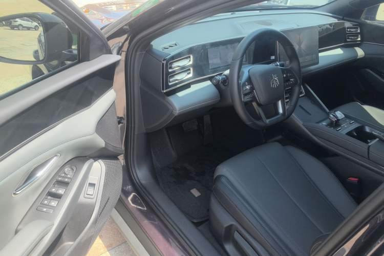 Used BYD Qin L 2025 DM-i Smart Drive 80KM Leading Model Driver Seat