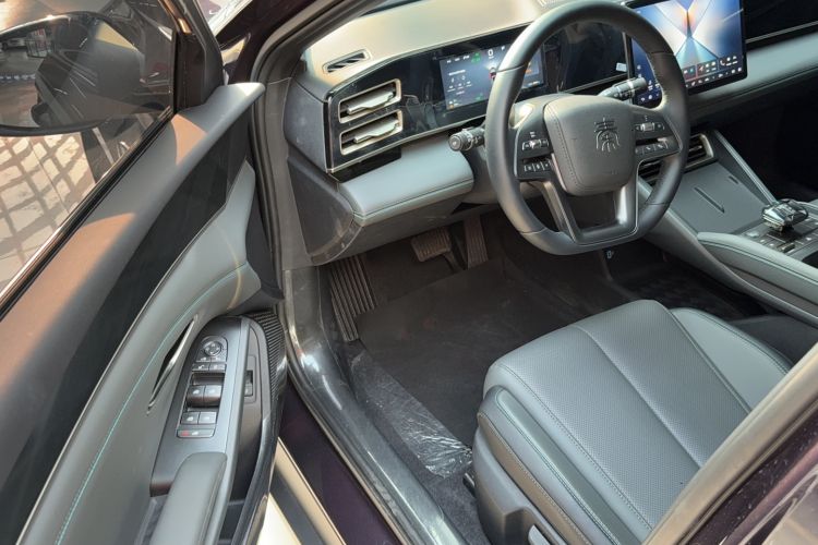Used BYD Qin L 2025 DM-i Smart Drive 80KM Leading Model Interior 2