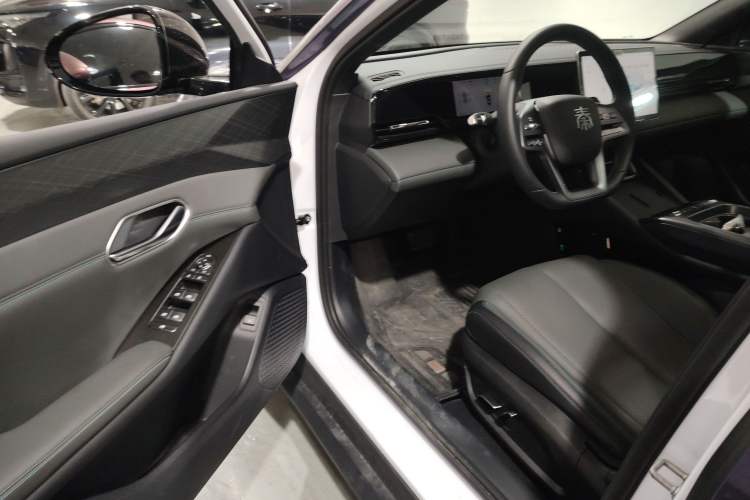 Used BYD Qin L 2025 EV 545KM Beyond Version Interior 3
